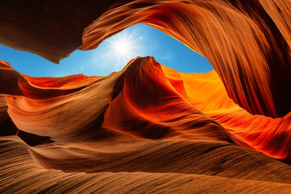 Una Hermosa Vista Increíbles Formaciones Arenisca Famoso Antelope Canyon Día — Foto de Stock