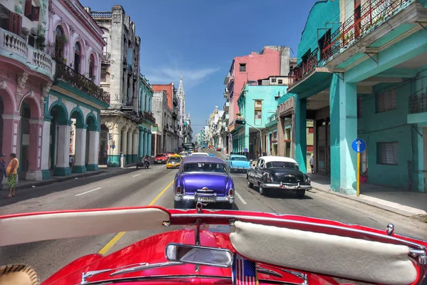 Havana Cuba Ago 2017 Close Uma Rua Com Carros Havana — Fotografia de Stock