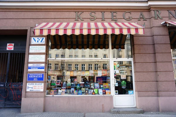 Poznan Polen 2015 Das Schaufenster Einer Kleinen Buchhandlung Stadtzentrum — Stockfoto