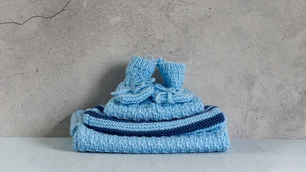 Montón Suéteres Bebé Azul Cálido Gorras Calcetines Pantalones Ropa Punto — Foto de Stock