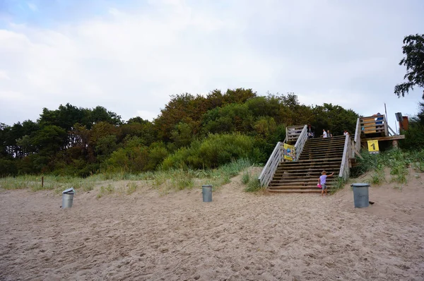 Sarbinowo Poland Jul 2015 Entrance Stairs People Sandy Beach Trees — Stock Photo, Image