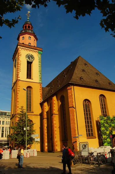 Frankfurt Almanya Daki Hauptwache Deki Catherine Kilisesi Nin Karşısında Mavi — Stok fotoğraf