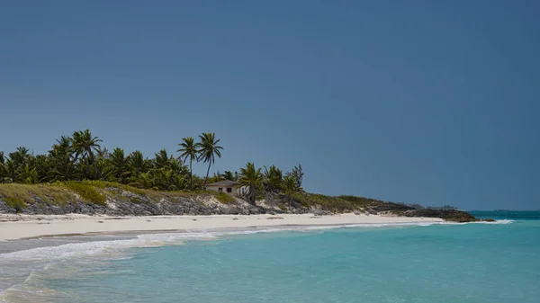 Ett Övergivet Stormhärjat Hus Stranden Forbes Hill Exuma — Stockfoto