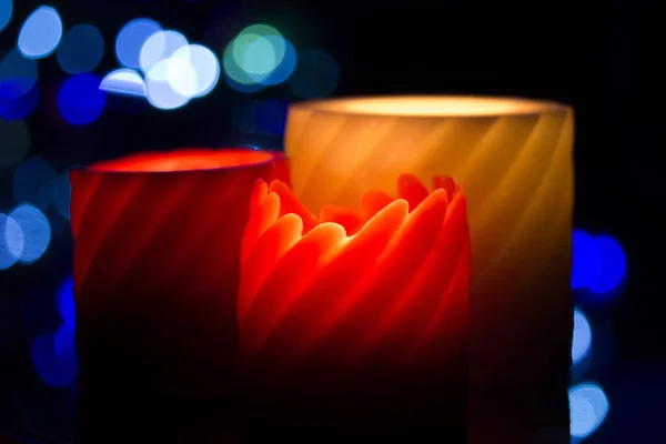 Velas Aromáticas Festivas Com Luzes Bokeh Azuis Fundo — Fotografia de Stock