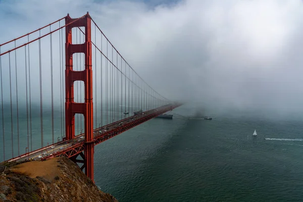 Захватывающий Вид Мост Золотые Ворота Облачный День — стоковое фото