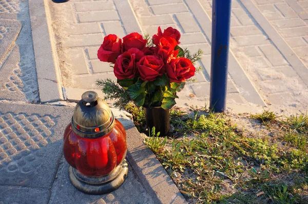 Eine Hohe Winkelaufnahme Einer Roten Lampe Und Roter Rosendekoration Auf — Stockfoto