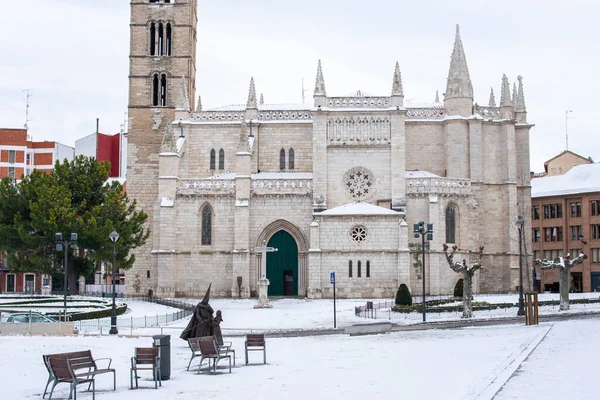スペインのバジャドリードにある歴史的なラ アンティグア教会の建物 — ストック写真