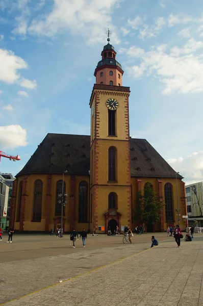 Frankfurt Almanya Daki Hauptwache Deki Catherine Kilisesi Nin Karşısında Mavi — Stok fotoğraf