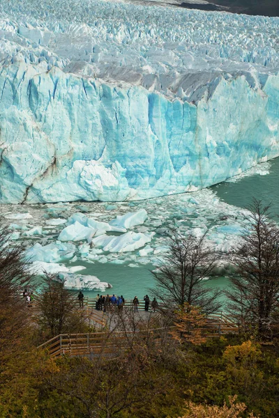 Turisti Fotografano Ghiacciaio Dalle Passerelle — Foto Stock