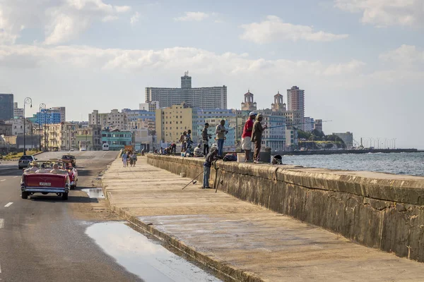 Havana Cuba Nov 2019 Ένα Αμερικανικό Μετατρέψιμο Αυτοκίνητο Περνά Από — Φωτογραφία Αρχείου