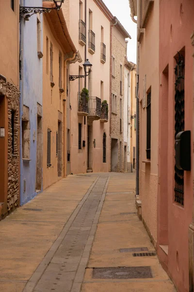 Vertical Shot Alleyway Amidst Old Buildings — Stock Photo, Image