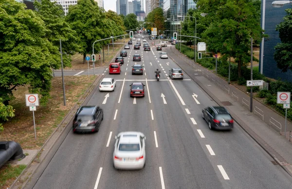 Tiro Aéreo Carros Dirigindo Uma Estrada Multi Pista — Fotografia de Stock