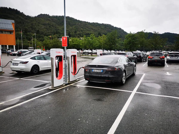 Bergen Noorwegen Aug 2021 Het Tesla Laadstation Bergen Noorwegen — Stockfoto