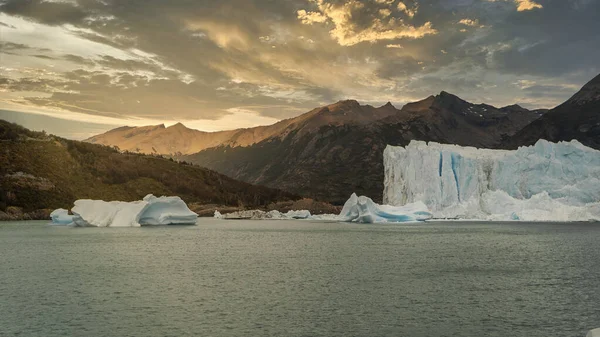 位于阿根廷圣克鲁斯省Los Glaciares国家公园 — 图库照片