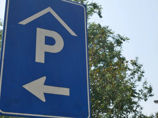 Sinal Mostrando Estacionamento Lado Esquerdo — Fotografia de Stock