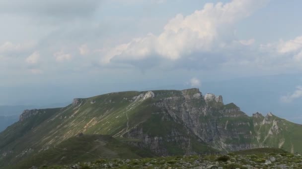 Όμορφη Θέα Στα Βουνά Γραφική Πανόραμα — Αρχείο Βίντεο
