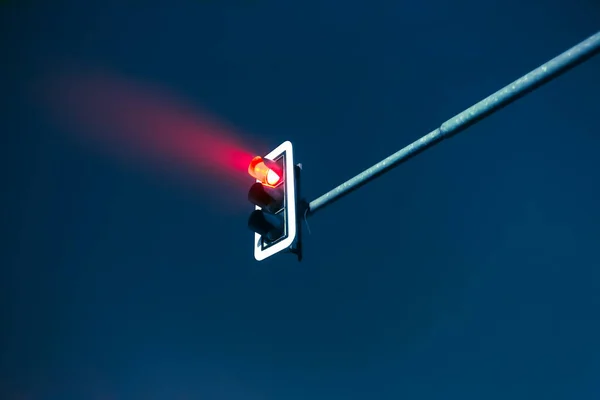 Low Angle Shot Hanging Traffic Light Red Light Nigh — Stock Photo, Image