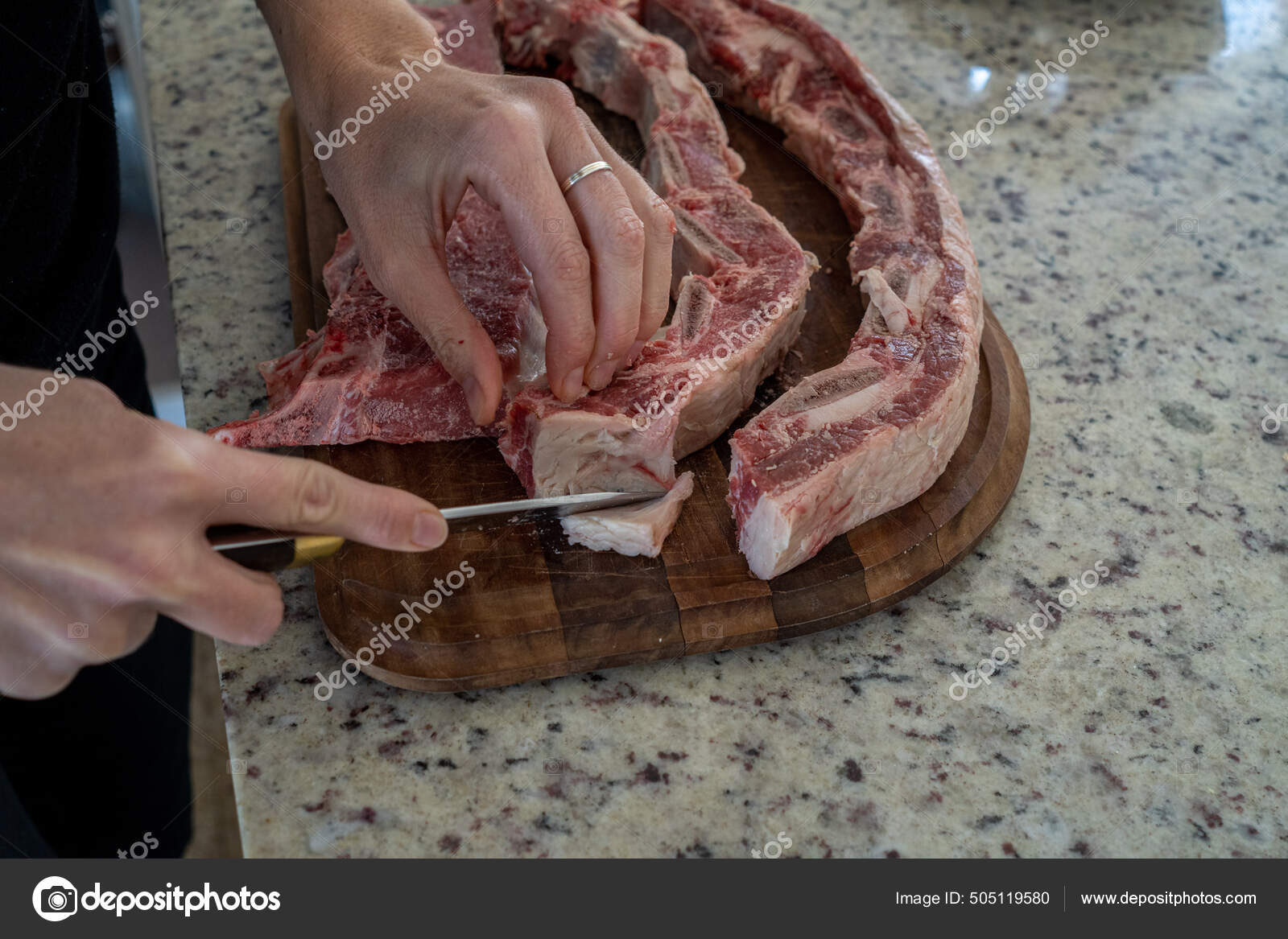 Kock Förbereder Typisk Argentinsk Asado Med Nötkött Och Korv — stockfoto ©  Wirestock #505119580, image size:1600x1167