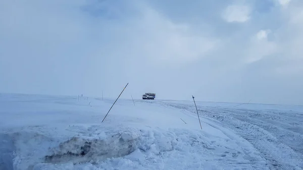 Gran Camión Todoterreno Que Conduce Cima Del Glaciar Langjokull Islandia —  Fotos de Stock