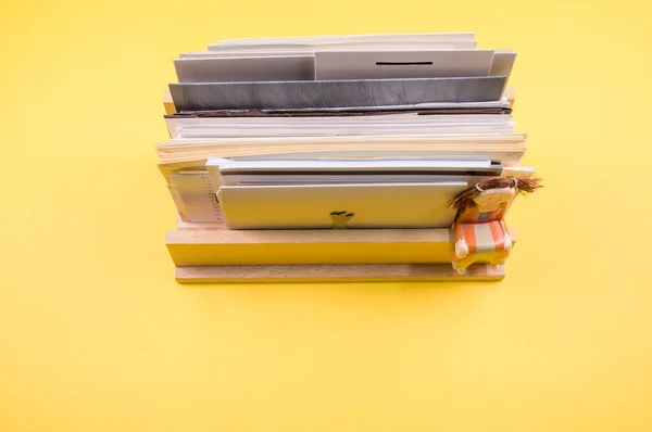 Wood Holder Files Documents Isolated Yellow Background Free Space — Stock Photo, Image