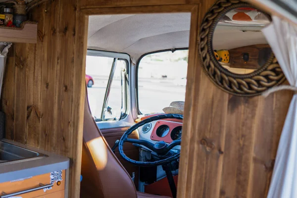 Gündüz Vakti Klasik Minibüsün Mekan Detaylarının Arka Planı — Stok fotoğraf