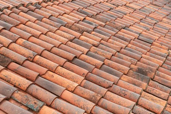 Tetto Una Casa Ricoperta Vecchie Piastrelle Una Città Della Cantabria — Foto Stock