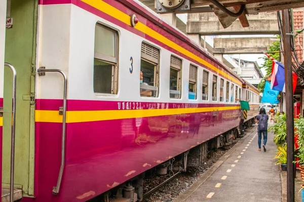 Bangkok Thailand Sep 2021 Thai People Area Train Platform Bangkok — Stock Photo, Image