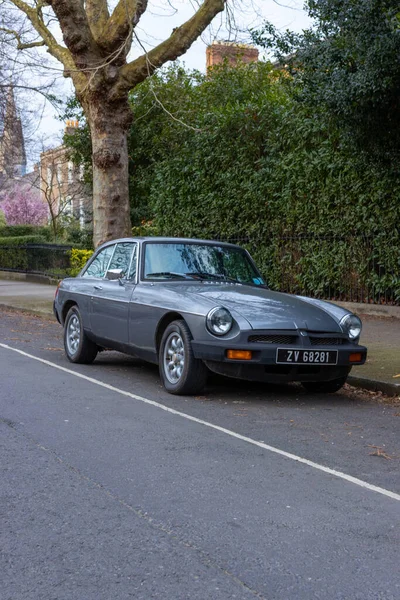 Dublin Irlanda 2021 Una Foto Pintoresca Classic Car Gris Estacionado —  Fotos de Stock