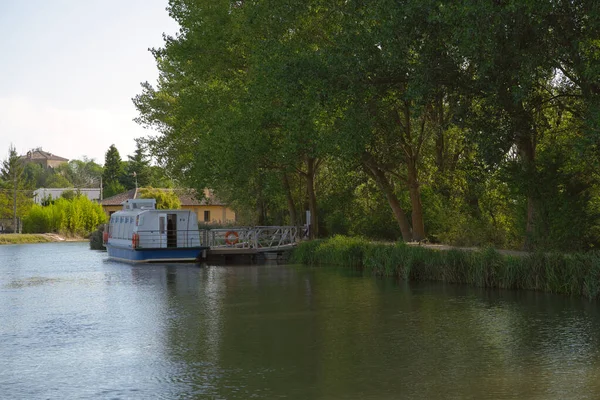 Ein Touristenboot Auf Dem Canal Castilla Spanien — Stockfoto