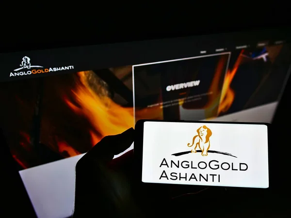 Stuttgart 2021 아프리카 앵글로 아샨티 Anglogold Ashanti Limited 로고가 스마트폰을 — 스톡 사진