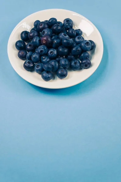 View Sweet Tasty Blueberries Plate Blue Background — Stock Photo, Image