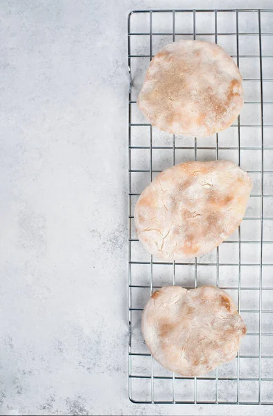 焼きたてのピタパン テキスト用の空のコピースペース 自家製食品 — ストック写真