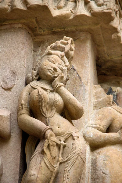 Khajuraho Índia Fevereiro 1915 Estátua Senhora Imersa Pensamento Profundo Templo — Fotografia de Stock