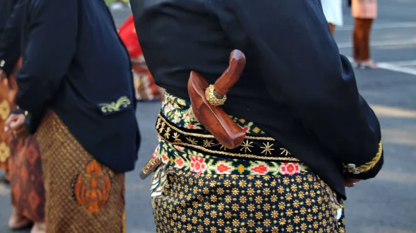 Мужчины Традиционных Яванских Одеждах Керисом Keris Traditional Javanese Weapon — стоковое фото