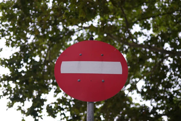 Χαμηλή Γωνία Βολής Μεταλλικής Πινακίδας Stop — Φωτογραφία Αρχείου