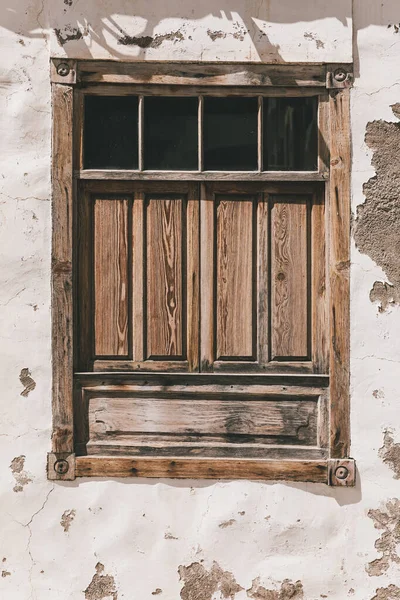 Una Vieja Ventana Madera Una Casa Abandonada —  Fotos de Stock