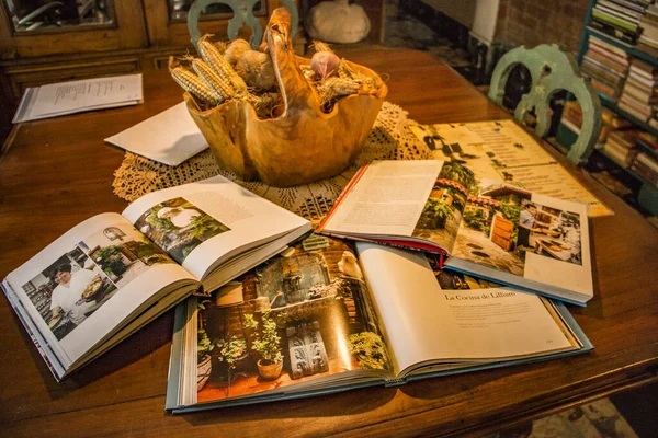 Havana Cuba May 2018 Cookbook Talks Private Restaurants Cuba Pictured — Stock Photo, Image