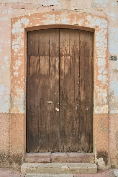 Античный Деревянный Фасад Двери Краской Износа Копировальным Пространством — стоковое фото