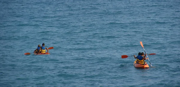 Nice Francia Agosto 2011 Grupo Turistas Haciendo Kayak Playa Costa — Foto de Stock