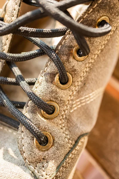 Eski Bir Botun Ayakkabı Bağcıklarının Yakın Çekimi — Stok fotoğraf