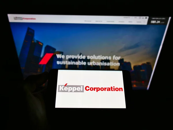 Stuttgart Germany Mar 2021 Person Holding Smartphone Logo Singaporean Conglomerate — Stock Photo, Image