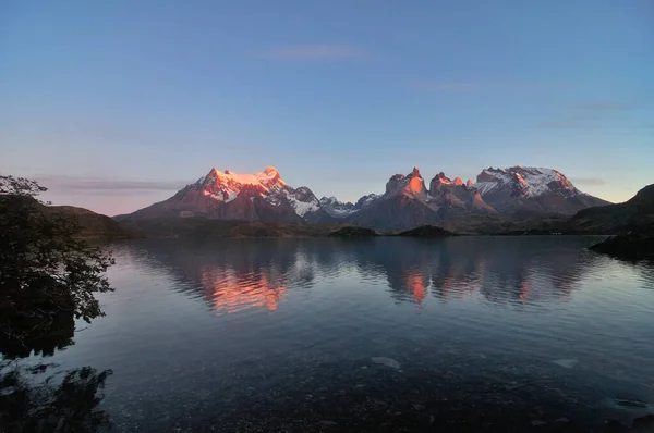 Zonsopgang Bij Het Lago Pehoe Meer Met Torres Del Paine — Stockfoto