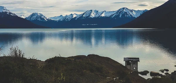 Superbe Cliché Une Vue Naturelle Sur Lac Une Montagne Glaciers — Photo