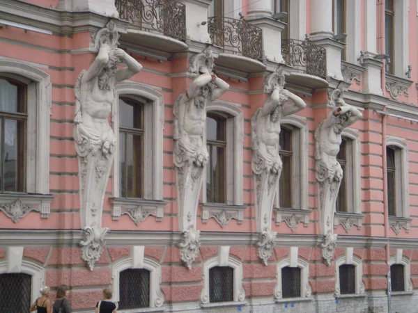 Die Skulpturen Auf Dem Beloserski Palast Sankt Petersburg — Stockfoto