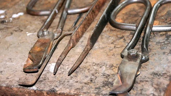 Old Rusty Scissors Hooks Plumbing Tools Surface — Stock Photo, Image