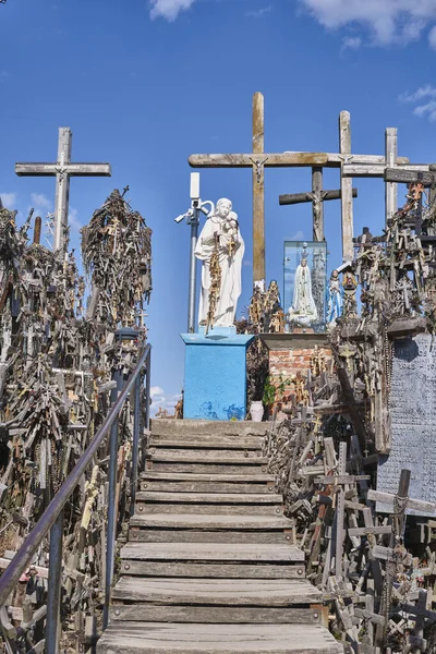 Colpo Verticale Della Collina Delle Croci Lituania Meta Pellegrinaggio Religioso — Foto Stock