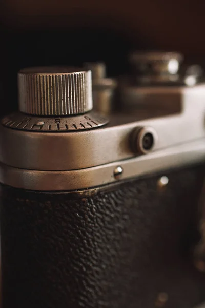 Μια Κάθετη Λήψη Μιας Παλιάς Αναλογικής Φωτογραφικής Μηχανής — Φωτογραφία Αρχείου