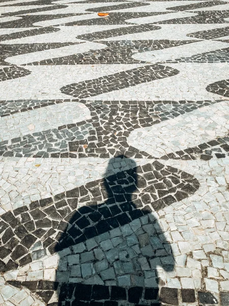 Der Schatten Eines Mannes Auf Dem Boden — Stockfoto