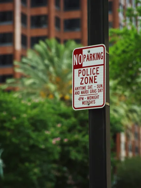 Een Close Van Een Geen Parkeerbord Politiezone — Stockfoto