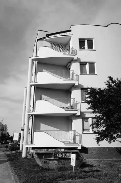 Poznan Polonia Mayo 2017 Una Foto Escala Grises Edificio Apartamentos —  Fotos de Stock